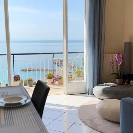 Sea Views From Every Appartamento